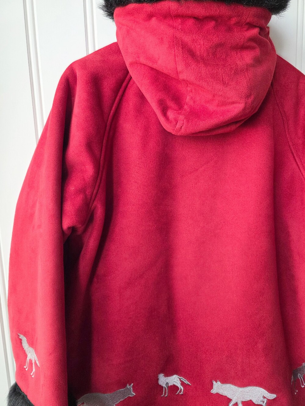 Vintage Northern Lifestyles Faux Fur Indigenous Wolf Tribal Winter Red Parka - Picture 11 of 13